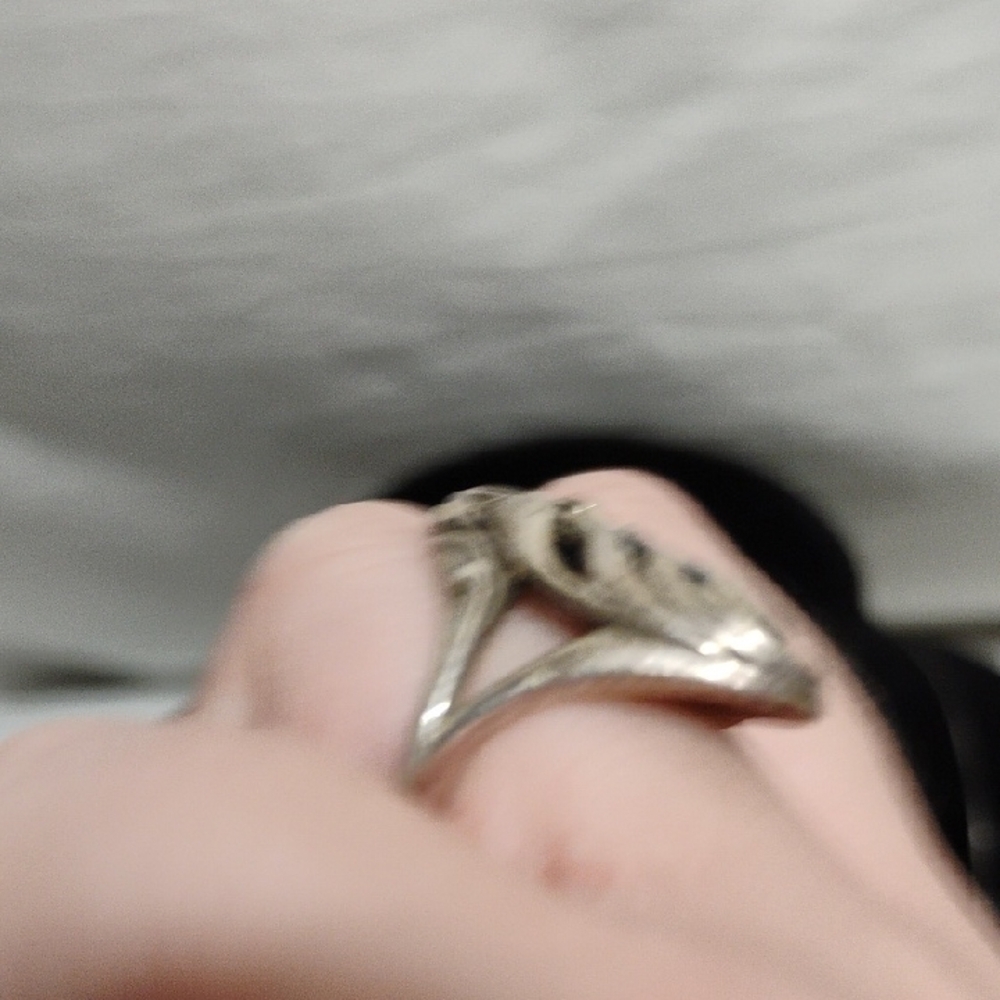 SALE! Vintage Sterling Silver & Black Onyx Navajo Ring W Scrollwork Sz.7 - Picture 5 of 11